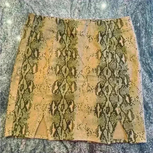 Cheetah Skirt - Picture 1 of 5